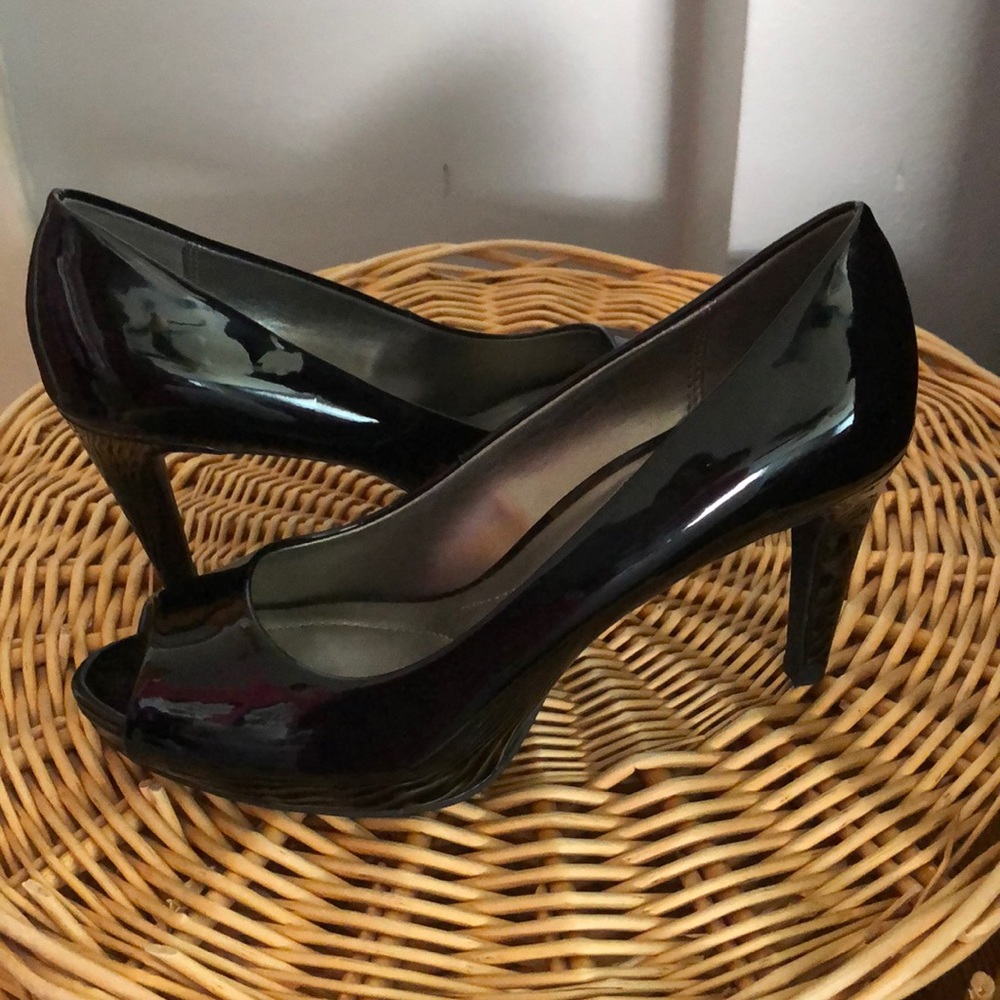 Black patent leather peep toe pumps by Bandelino